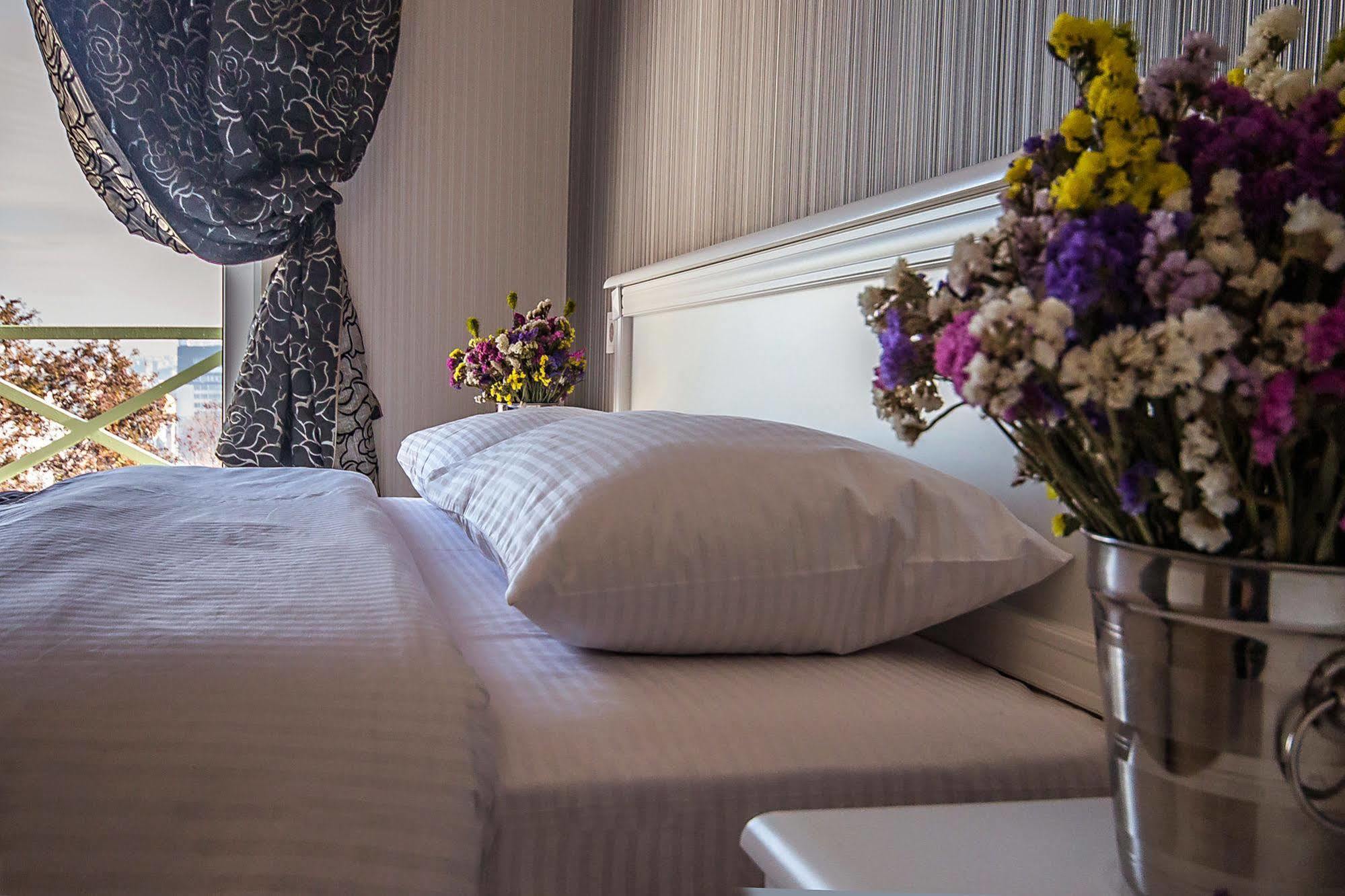 Mini Hotel Ryleev Харков Екстериор снимка