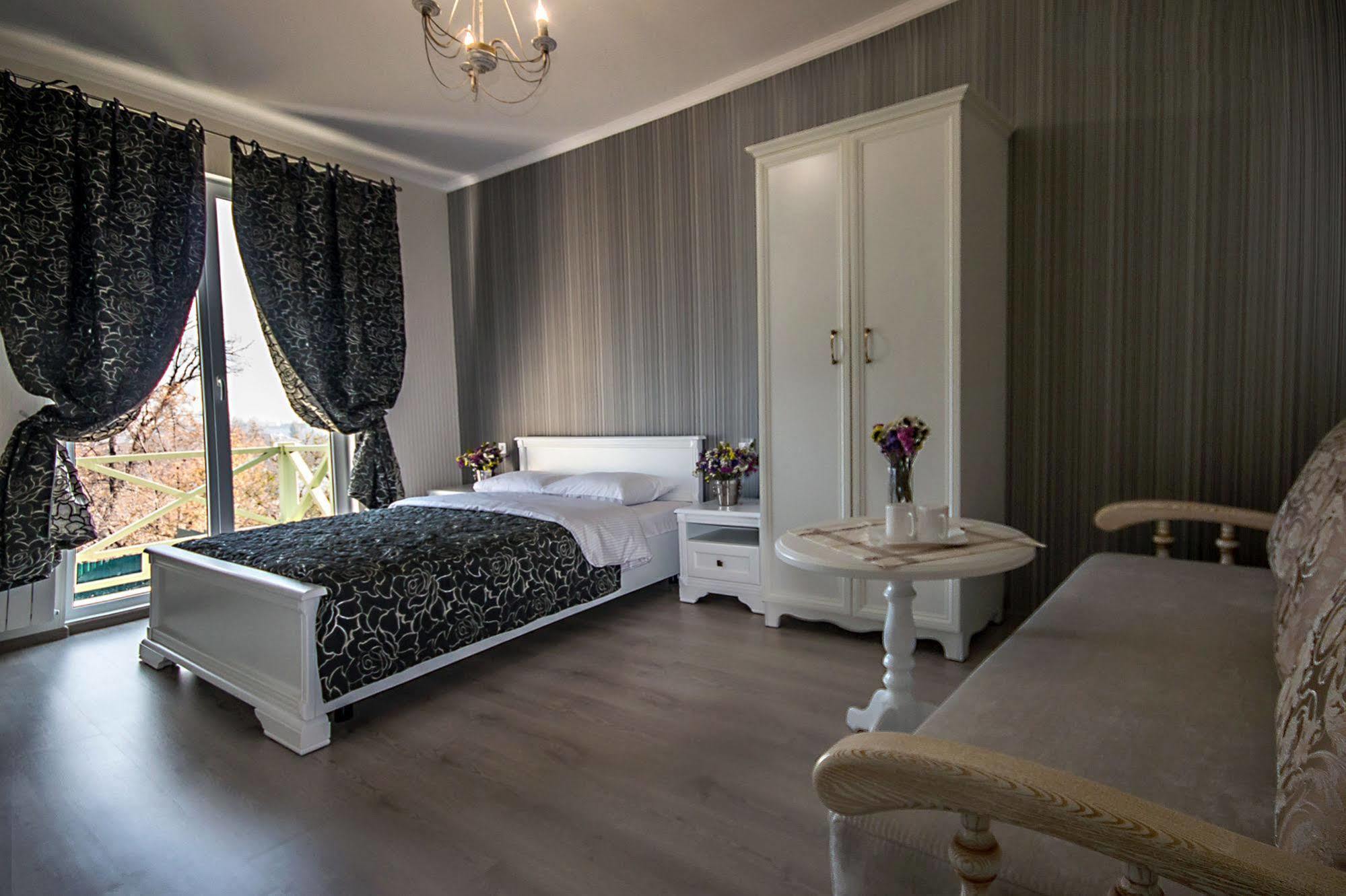 Mini Hotel Ryleev Харков Екстериор снимка